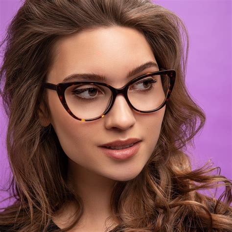 cat eye glasses for round face.